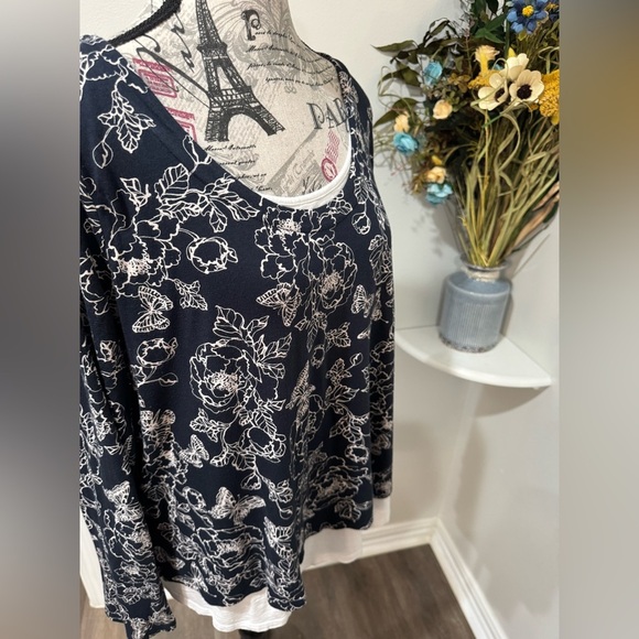 J. Jill Blue & White Butterfly Graphic Long Sleeve Top size Medium - Picture 6 of 9